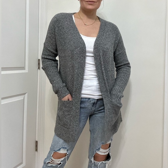 Marled Knit Elongated Cardigan with Pockets - Picture 3 of 8